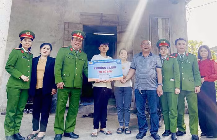 Hội Phụ nữ Phòng Cảnh sát Thi hành án hình sự và hỗ trợ tư pháp với chương trình 