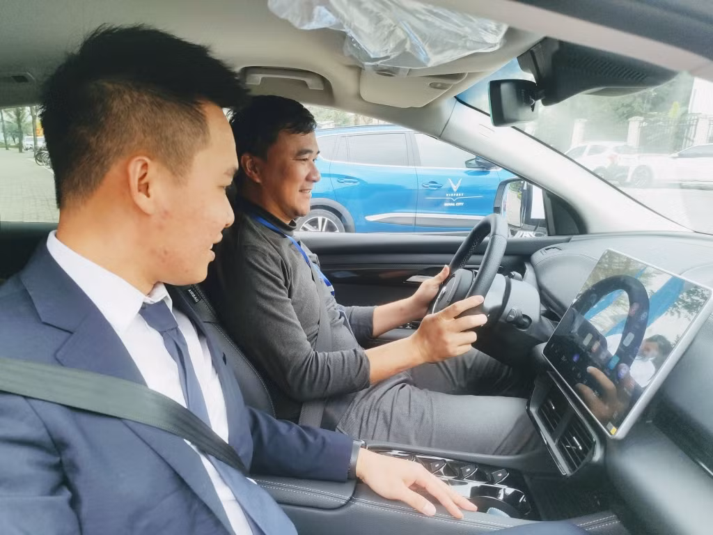 97% khách hàng hài lòng khi lái thử ô tô điện VinFast -0