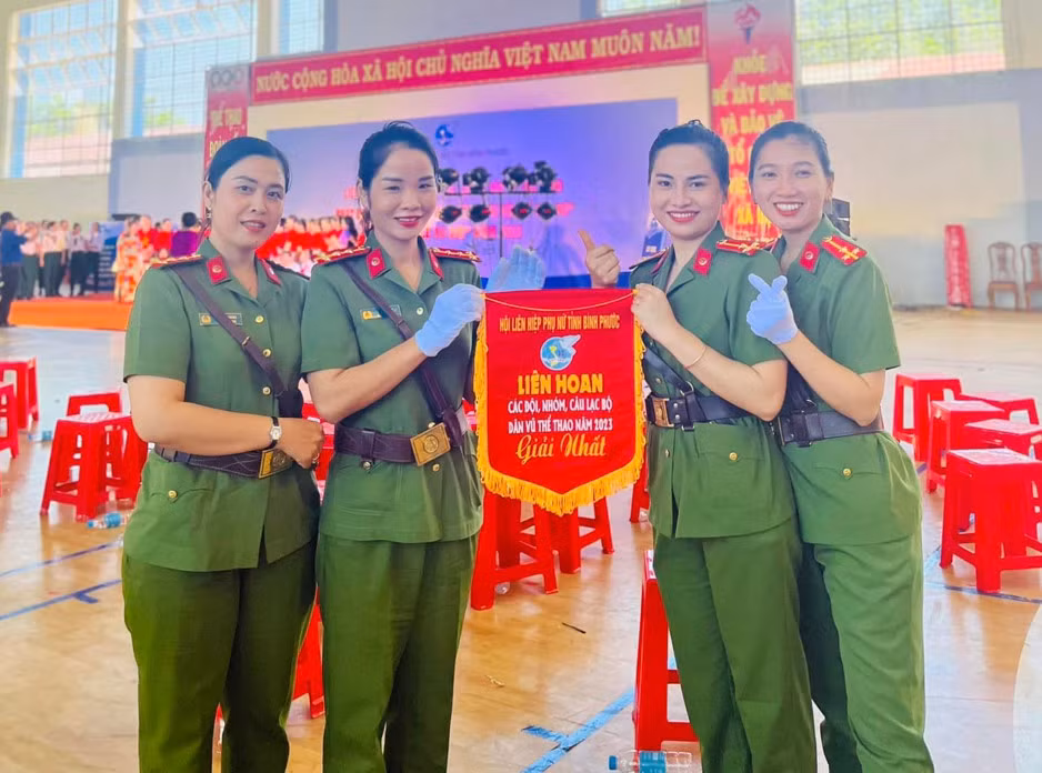 Hội Phụ nữ Công an tỉnh Bình Phước đoạt giải Nhất liên hoan dân vũ thể thao -0