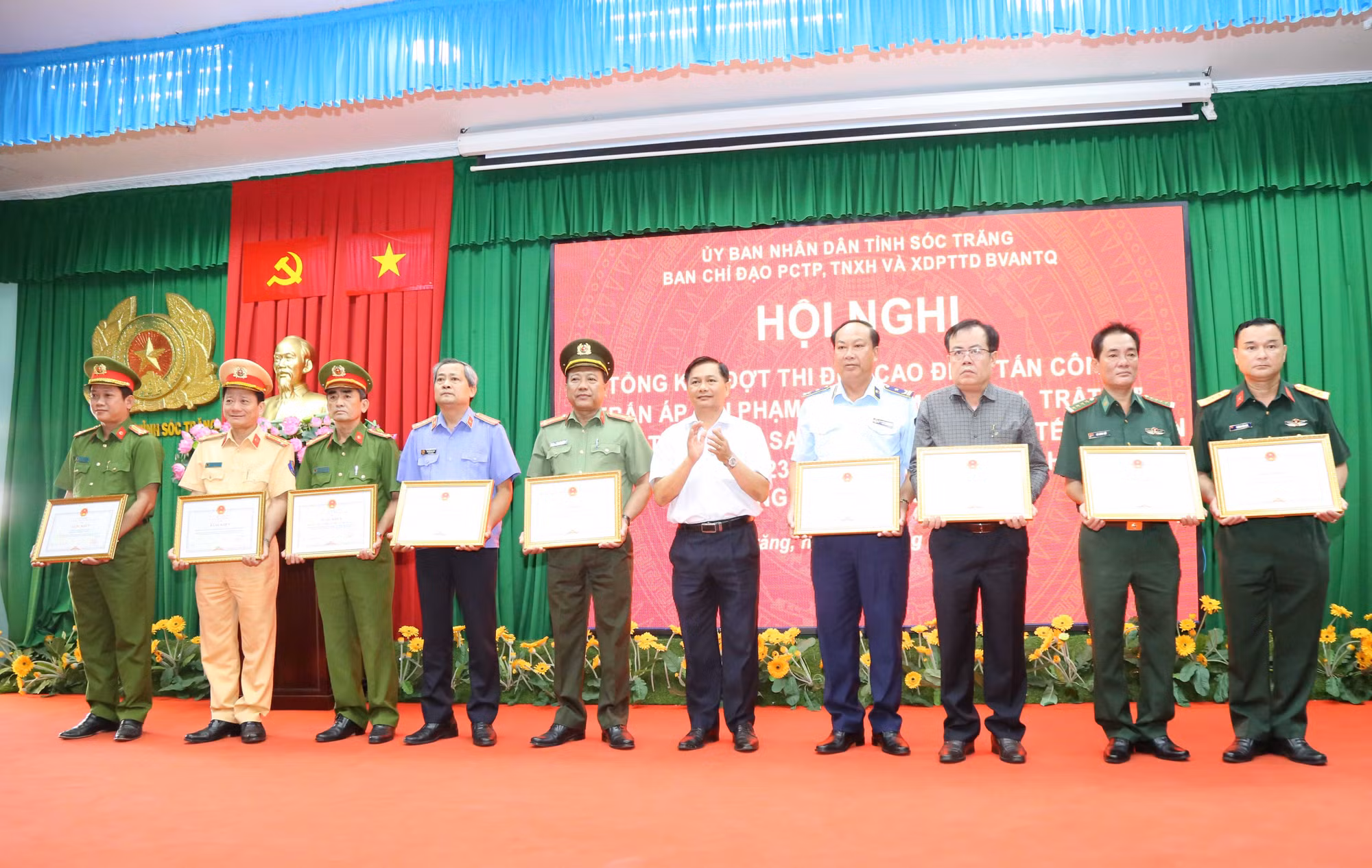 Phóng viên Báo CAND được Chủ tịch UBND tỉnh Sóc Trăng tặng bằng khen -0