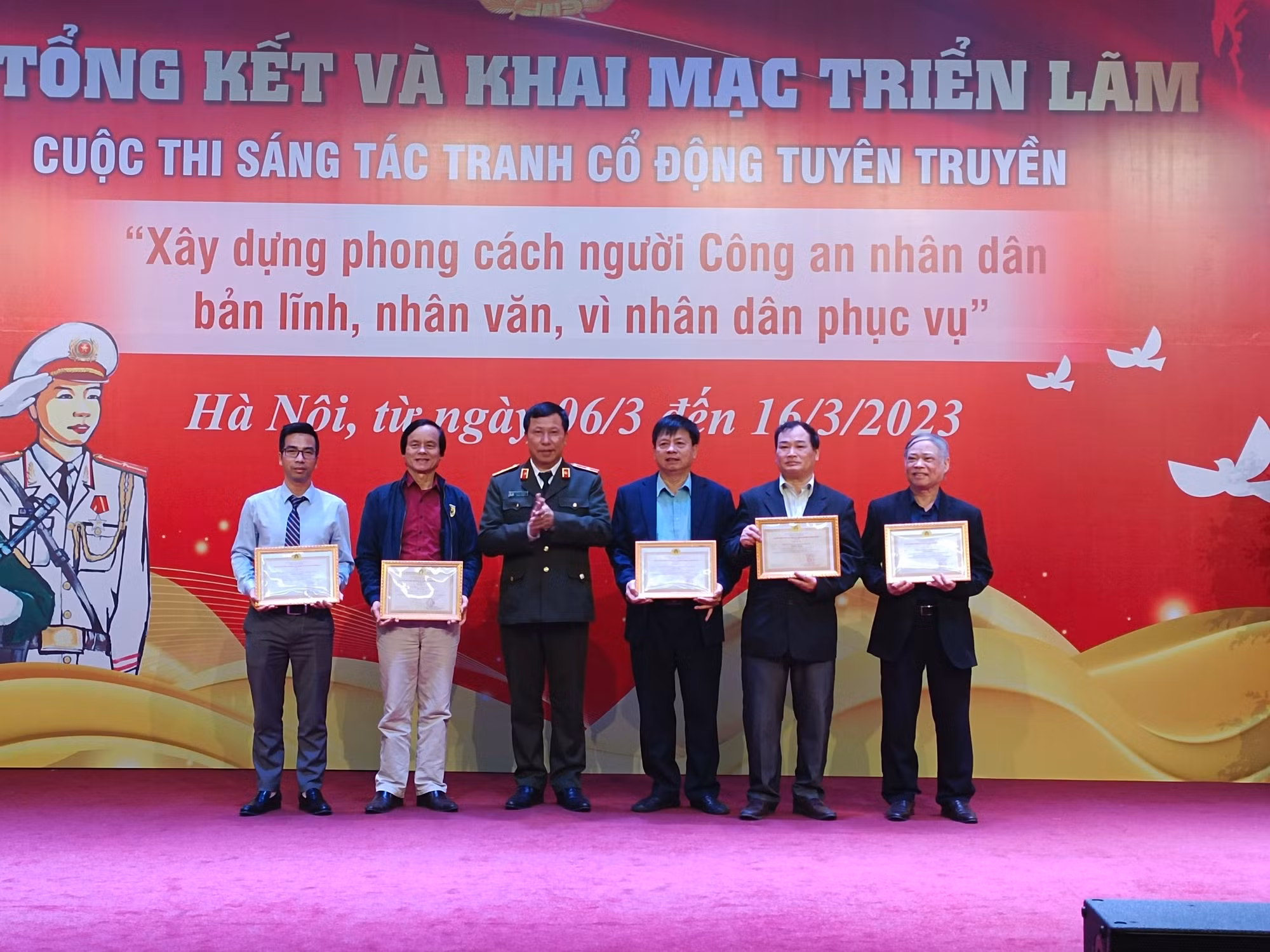 Triển lãm và trao giải sáng tác tranh cổ động về CAND -0