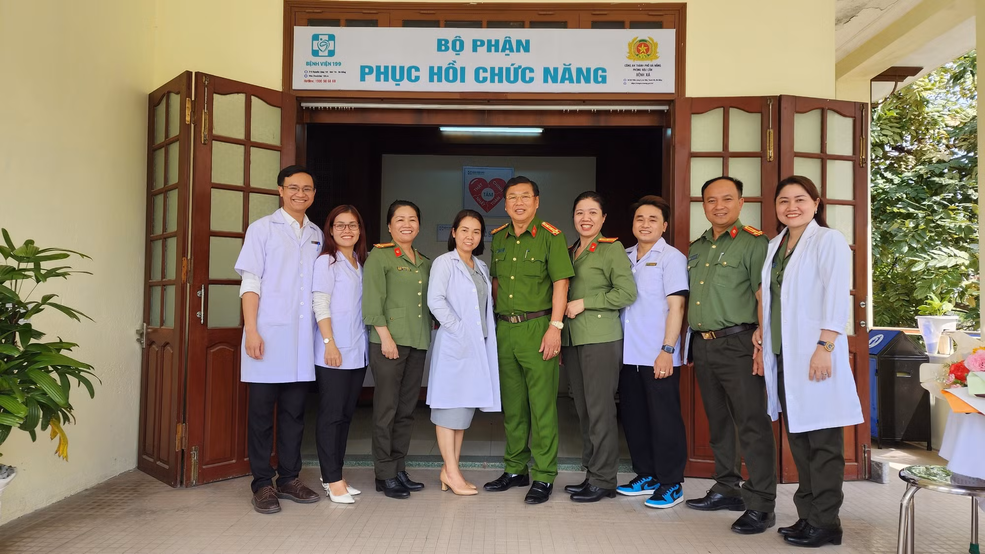 Lần đầu tiên có Bộ phận khám, điều trị cơ, xương khớp và phục hồi chức năng cho cán bộ chiến sĩ tại trụ sở Công an TP Đà Nẵng -3