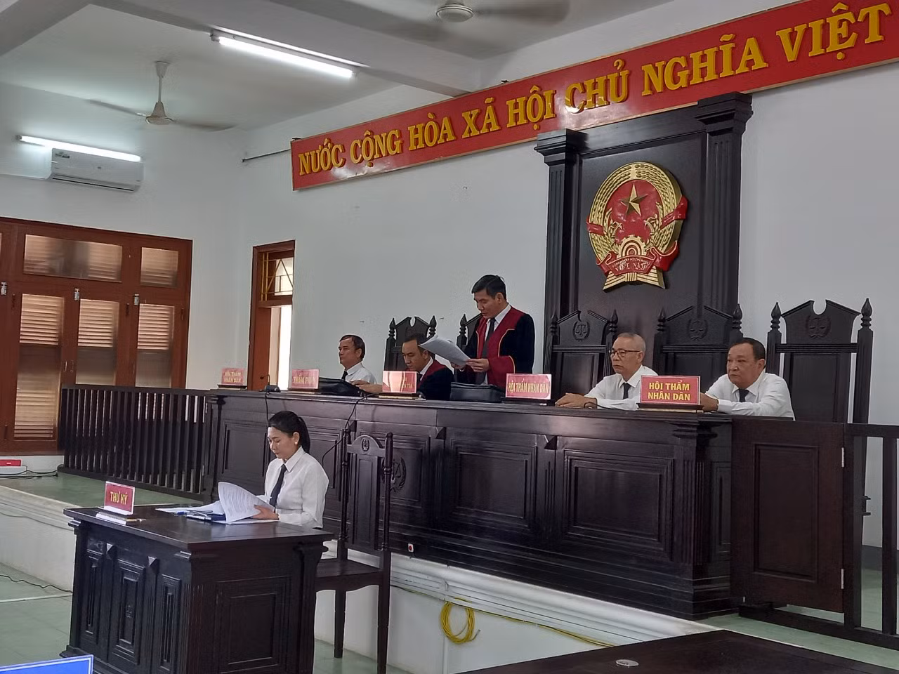 Chủ nợ rủ đồng bọn đâm chết “con nợ” 10 bị cáo phải trả giá đắt -0
