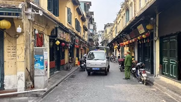 “Bài toán vỉa hè” nan giải ở phố cổ Hà Nội