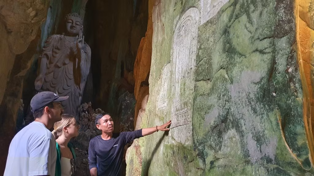 Ma nhai Ngũ Hành Sơn đón nhận Bằng công nhận di sản tư liệu thuộc Chương trình ký ức thế giới khu vực Châu Á - Thái Bình Dương -1