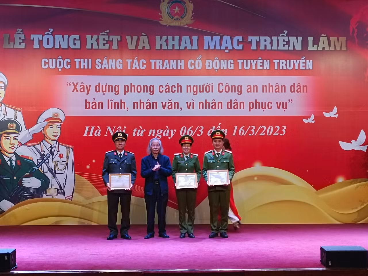 Triển lãm và trao giải sáng tác tranh cổ động về CAND -0