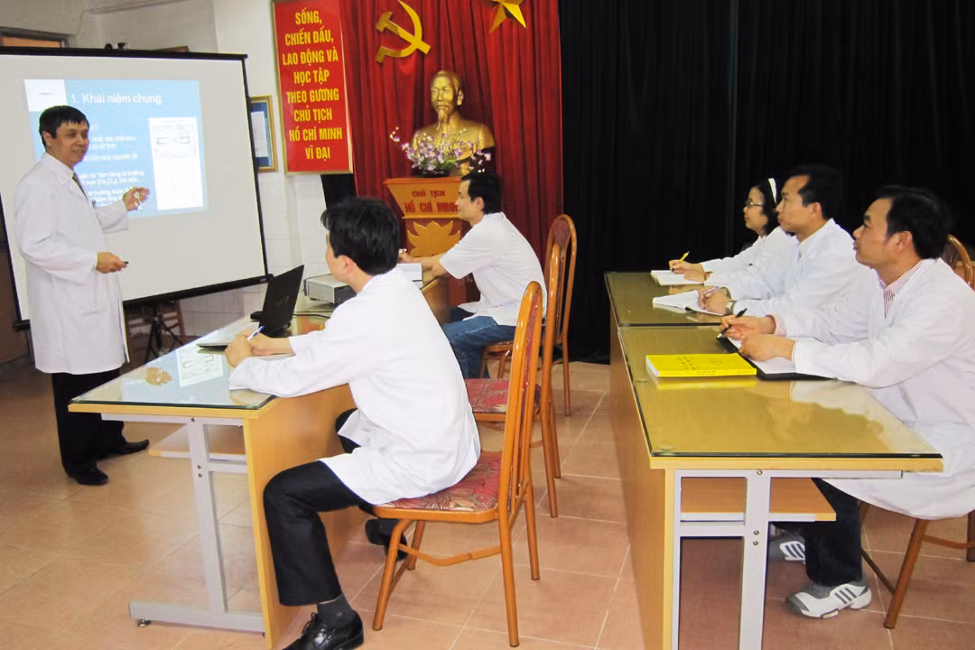 ns trọng lưu_5_giảng bài cho sinh viên.jpg -0
