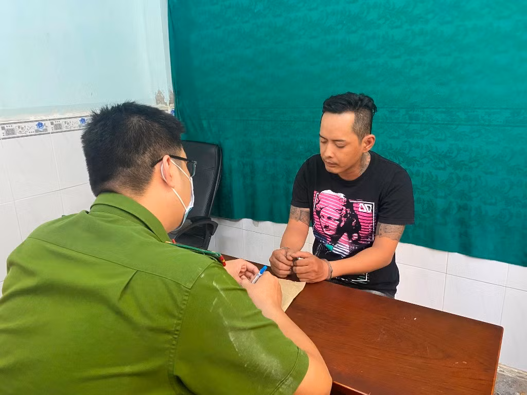 Bắt nhanh 2 đối tượng cướp ngân hàng -0