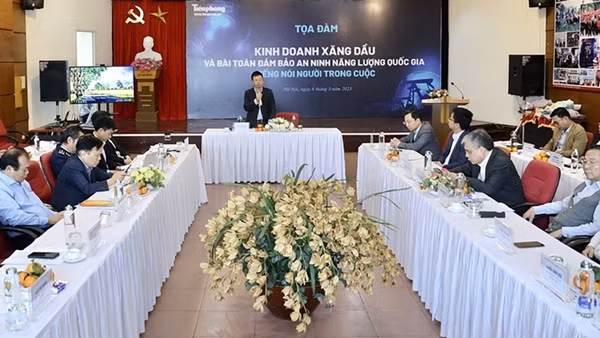Điều hành thị trường xăng dầu: Nóng chuyện chiết khấu và nguồn hàng