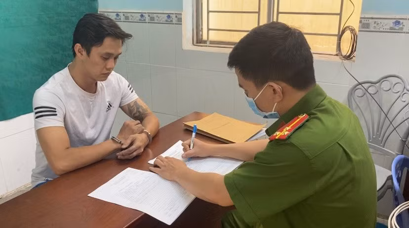 Bắt nhanh 2 đối tượng cướp ngân hàng -0