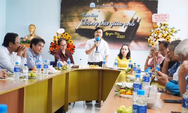 Thơ có cần thiết cho đời sống? -0