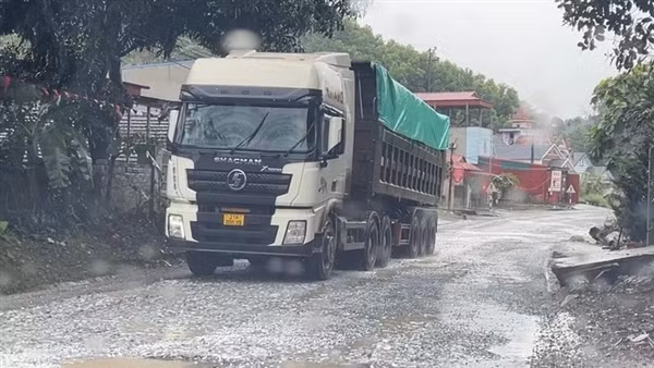 Nhiều tuyến đường xuống cấp nhưng chưa thể cải tạo do… thiếu vốn