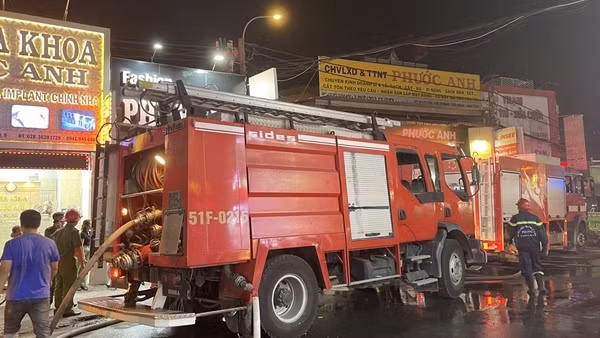Hàn cắt bất cẩn gây cháy căn nhà trong hẻm