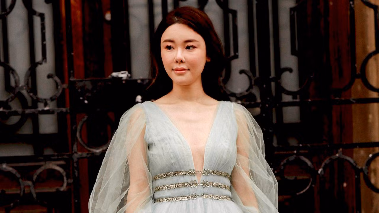 230224235923-01-abby-choi-pfw-012523.jpg -0