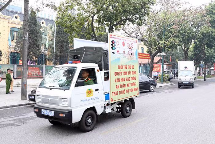 Hà Nội ra quân tổng kiểm tra, xử lý vi phạm trật tự giao thông, đô thị -0