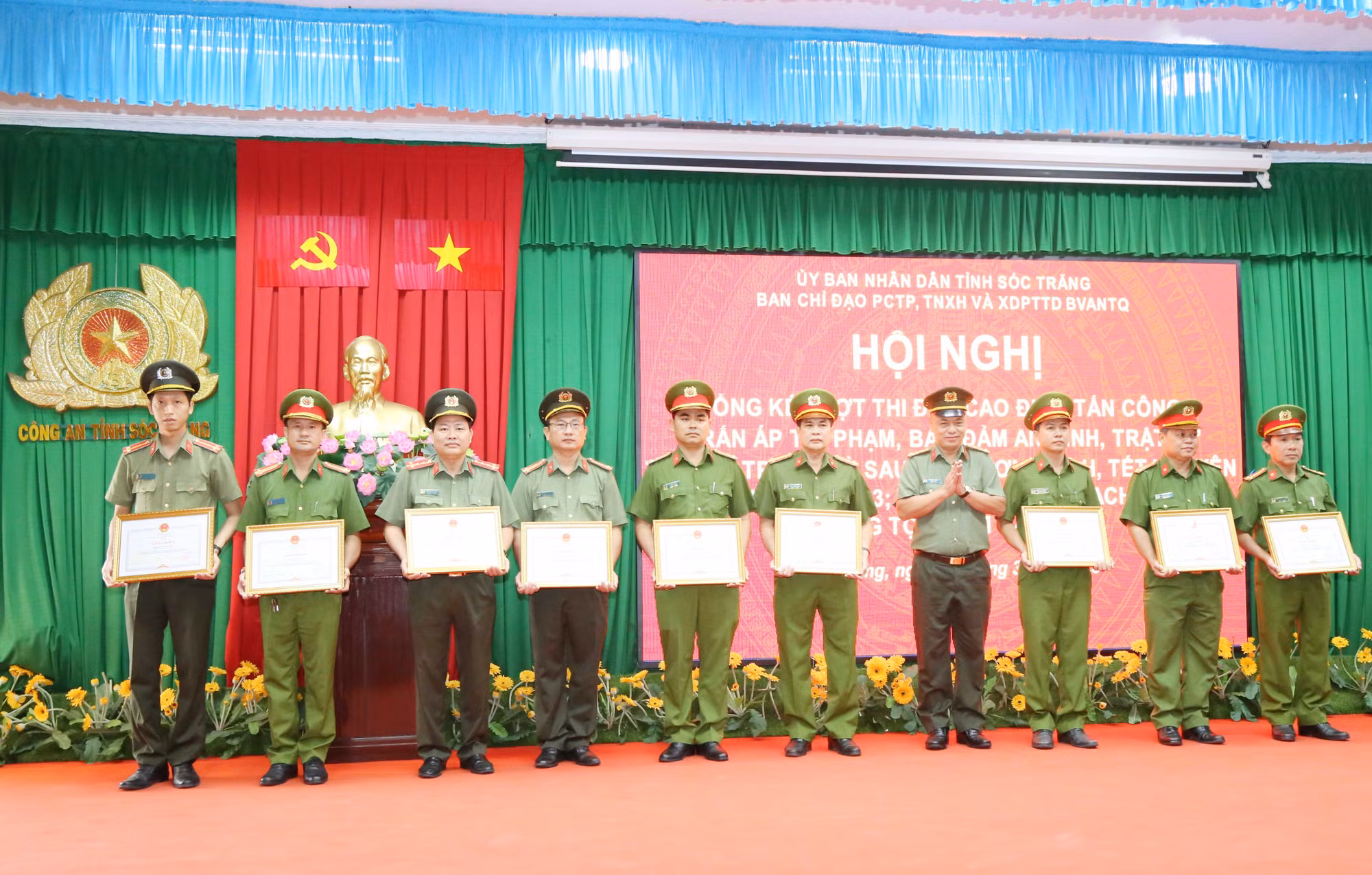 Phóng viên Báo CAND được Chủ tịch UBND tỉnh Sóc Trăng tặng bằng khen -0