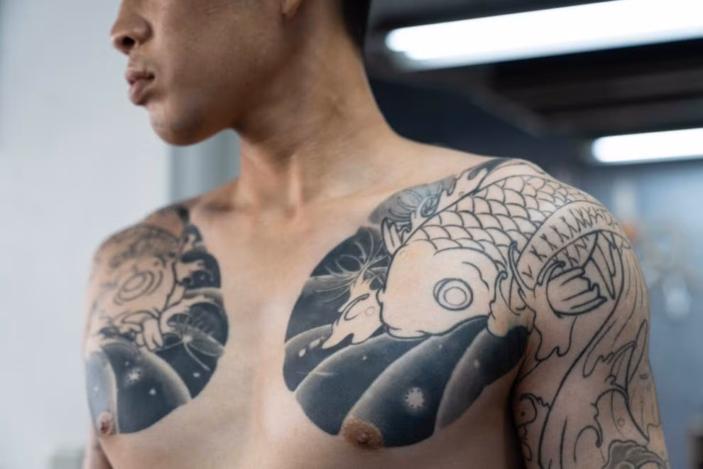 ngay cả những hình xăm trên cơ thể các cựu yakuza cũng khiến họ gặp khó khăn trong việc tái hòa nhập.jpg -0