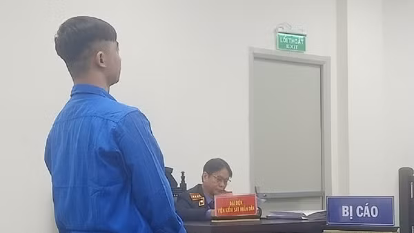 Tống tiền sếp bằng file ghi âm, lái xe lĩnh 10 năm tù