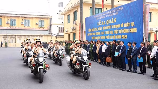 Hà Nội ra quân tổng kiểm tra, xử lý vi phạm trật tự giao thông, đô thị