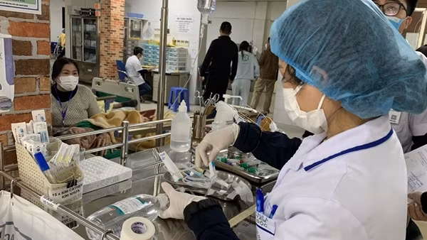 Gỡ "nút thắt" thiếu trang thiết bị y tế