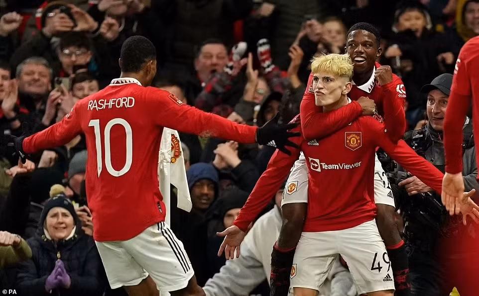 Lội ngược dòng kinh điển, Man Utd vào tứ kết Cup FA -0