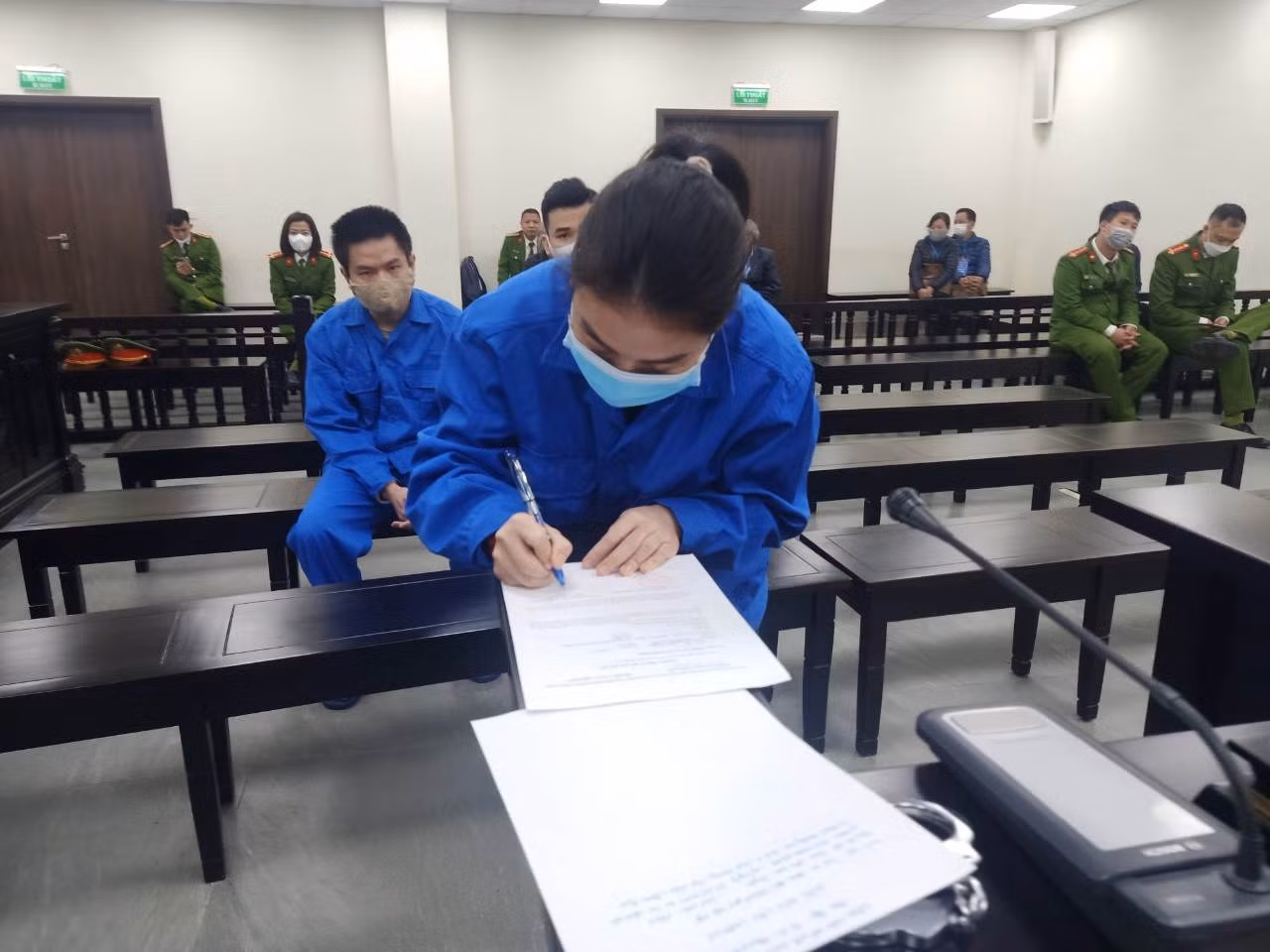 Bi hài từ nạn nhân trở thành bị cáo -0