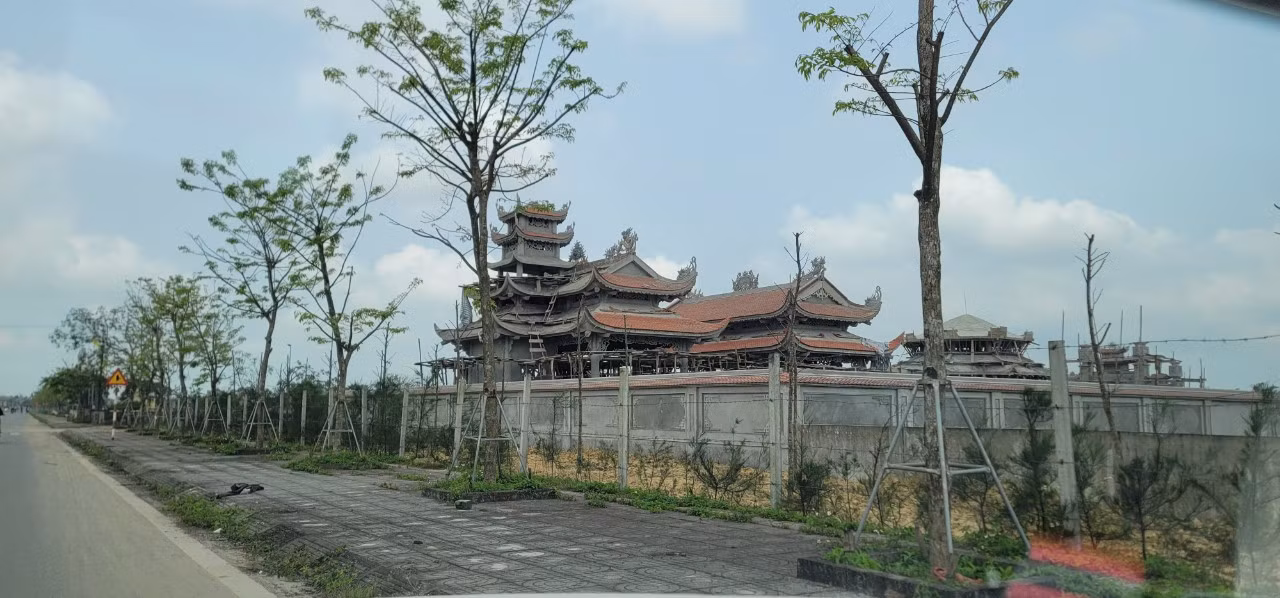 Thu hồi hàng nghìn mét vuông đất trồng lúa giao cho cá nhân xây dựng khu lăng mộ khủng -0
