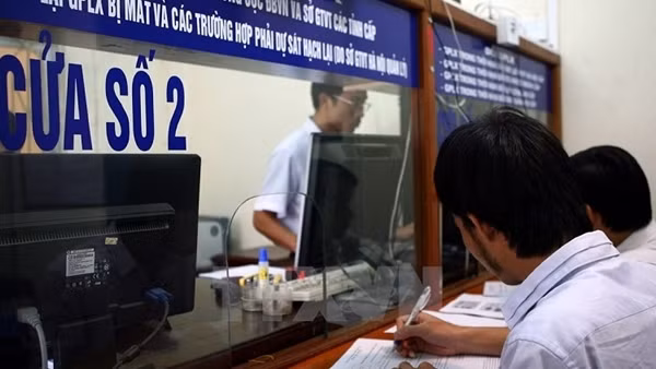 Thêm đường dây nóng hướng dẫn cấp đổi giấy phép lái xe trực tuyến
