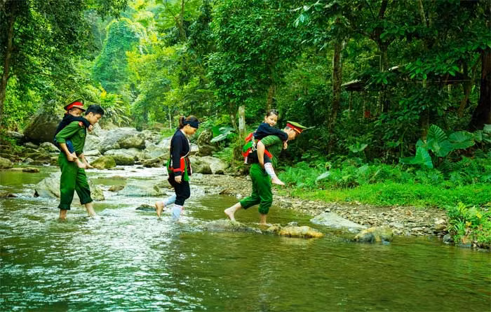 ĐB trang1: Sắc đỏ tháng Ba... -0