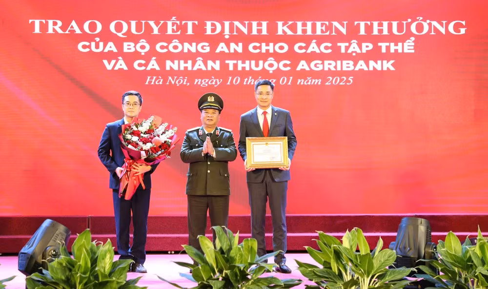 Agribank được công nhận đạt chuẩn “An toàn về an ninh, trật tự” của Bộ Công an -0
