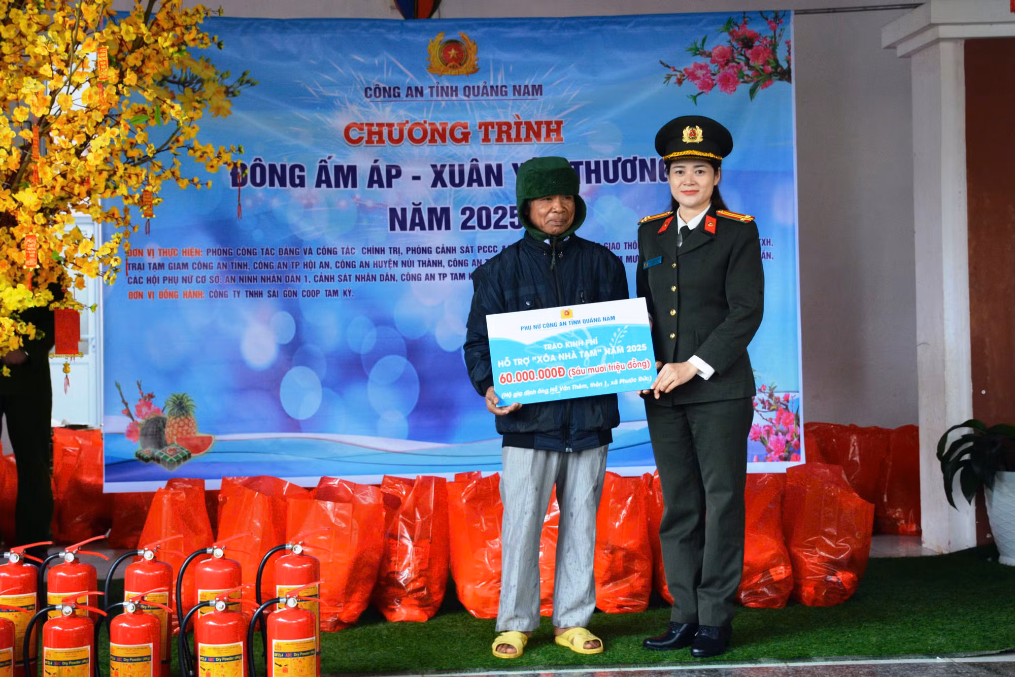 Gần 260 triệu đồng tổ chức chương trình “Đông ấm áp, Xuân yêu thương” -0