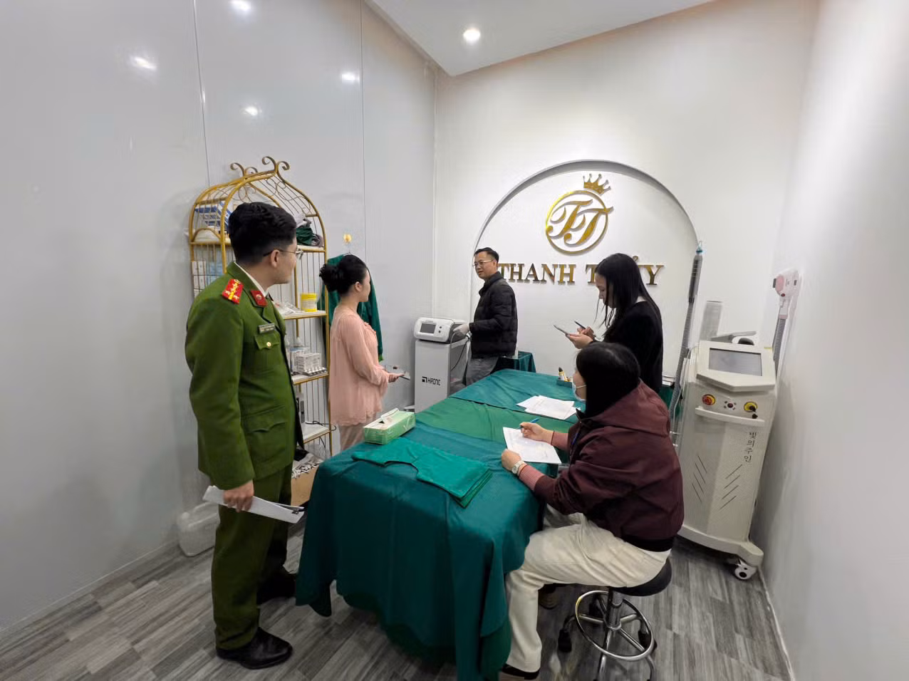 Công an tỉnh Bắc Giang xử phạt 3 cơ sở thẩm mỹ -0
