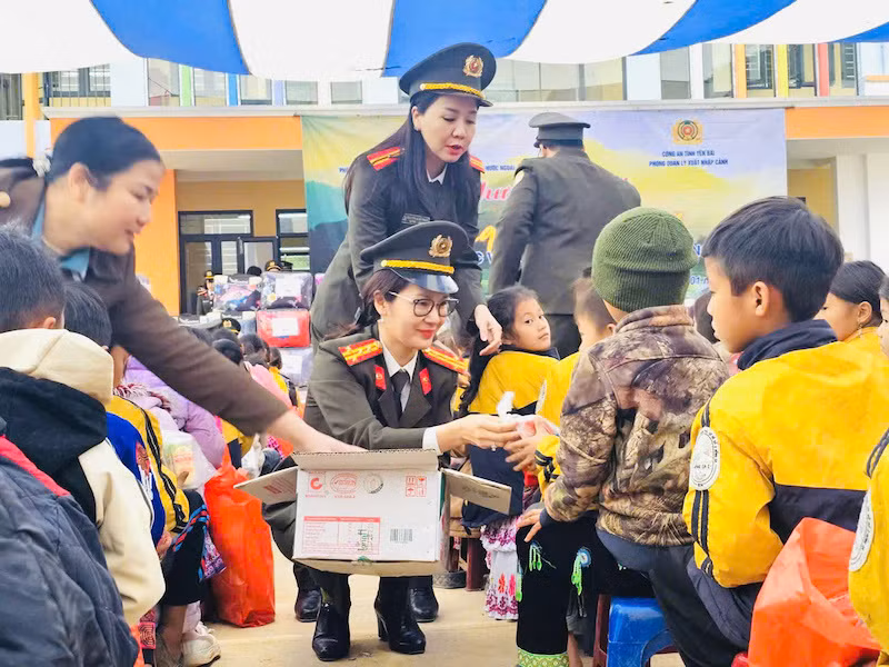 Tết ấm nơi cơn bão đi qua -0