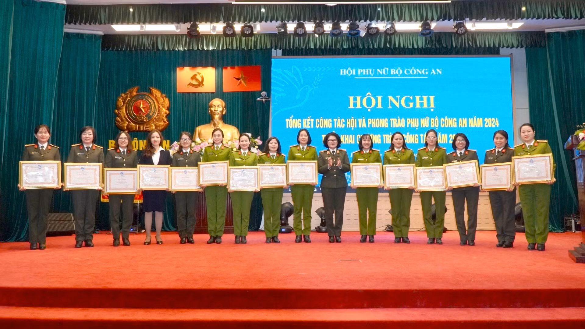 Hội phụ nữ Bộ Công an tập trung hoàn thành 10 nhiệm vụ trọng tâm năm 2025 -0