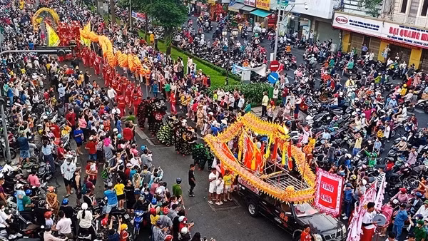 Tết rộn ràng của người gốc Hoa khu Chợ Lớn