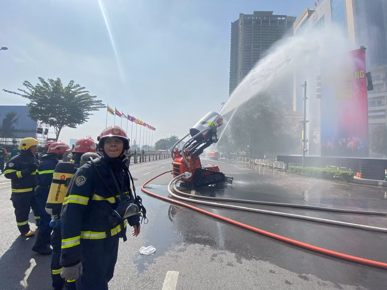 Hơn 7.200 người tham gia diễn tập xử lý tình huống cháy nổ tại các lễ hội đông người -0
