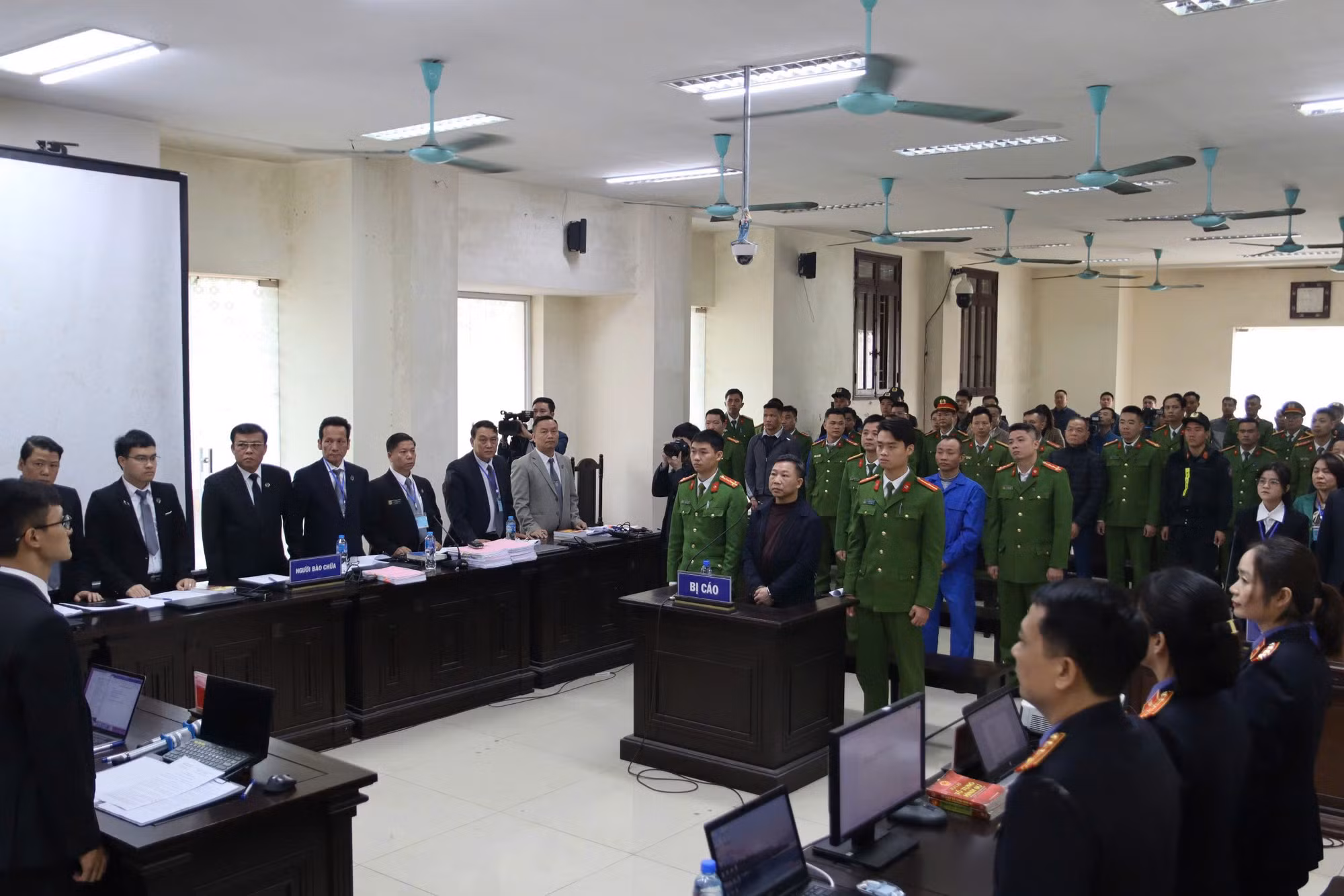Cựu Đại biểu Quốc hội Lưu Bình Nhưỡng bị tuyên phạt 13 năm tù -0