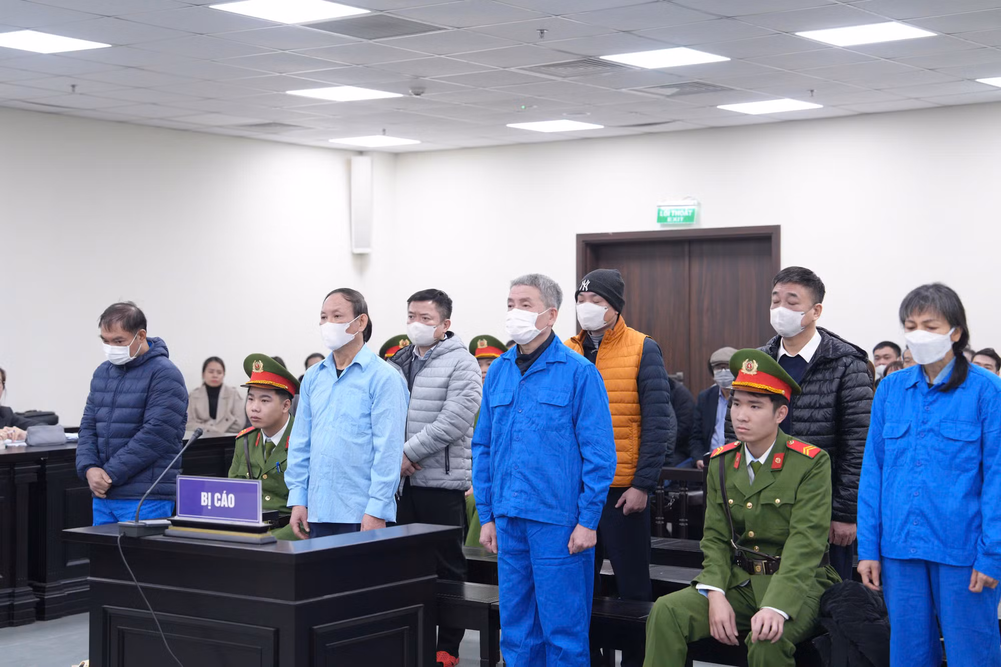 Một bị cáo vắng mặt trong phiên xử cựu chủ tịch Nhà Xuất bản Giáo dục Việt Nam -0