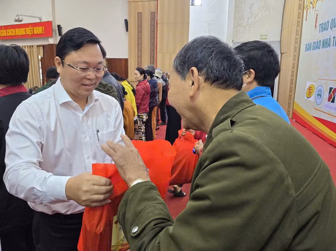Ấm áp chương trình “Đông ấm áp, Xuân yêu thương”, hỗ trợ đồng bào nghèo đón Tết -0