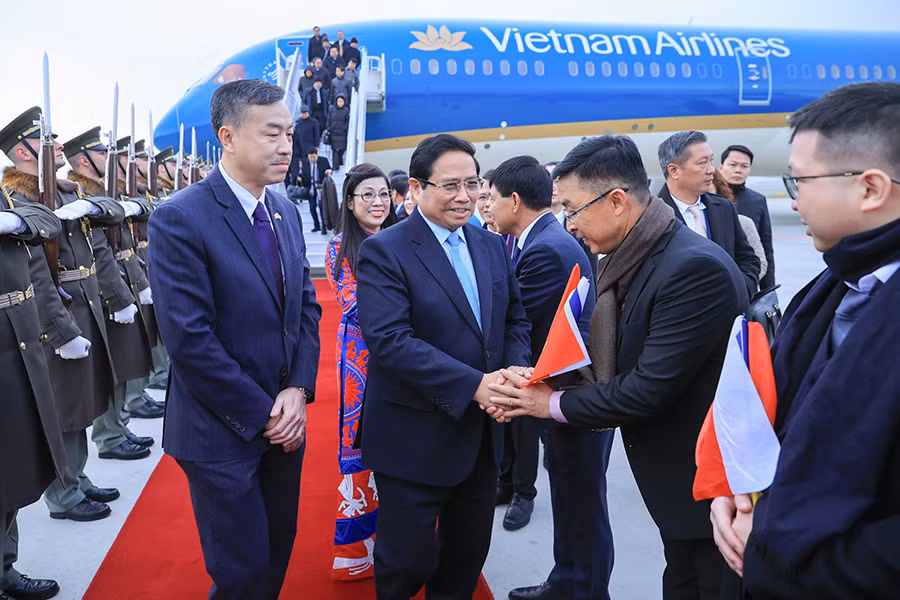 Thủ tướng Phạm Minh Chính và Phu nhân tới Praha, bắt đầu thăm chính thức Cộng hoà Czech -0