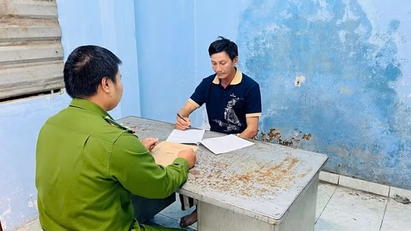 Bắt khẩn cấp đối tượng say xỉn chống người thi hành công vụ