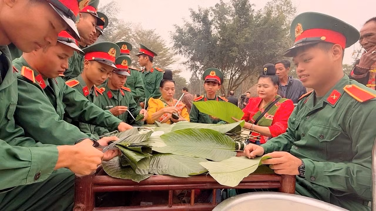 Rộn ràng sắc xuân, thắm tình đoàn kết với “Bánh chưng xanh - Tết vì người nghèo” năm 2025 -0