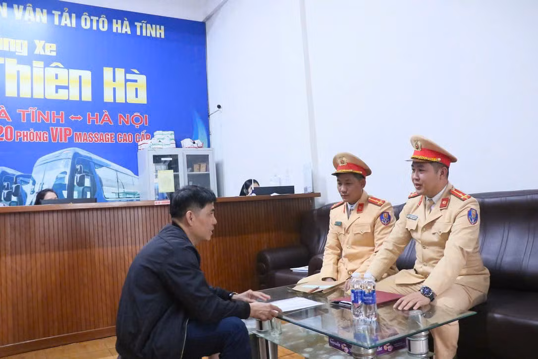 Công an Hà Tĩnh lắp nhiều cách làm hay nâng cao ý thức chấp TTATGT -0