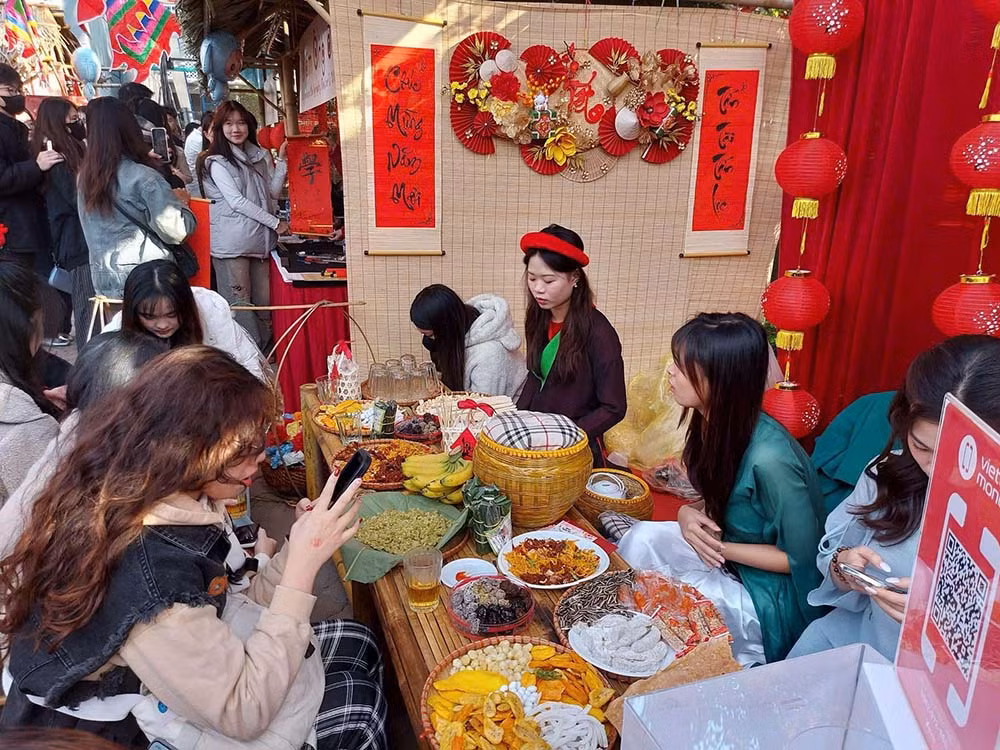 Sinh viên đón Tết Việt, giữ gìn văn hóa truyền thống -0