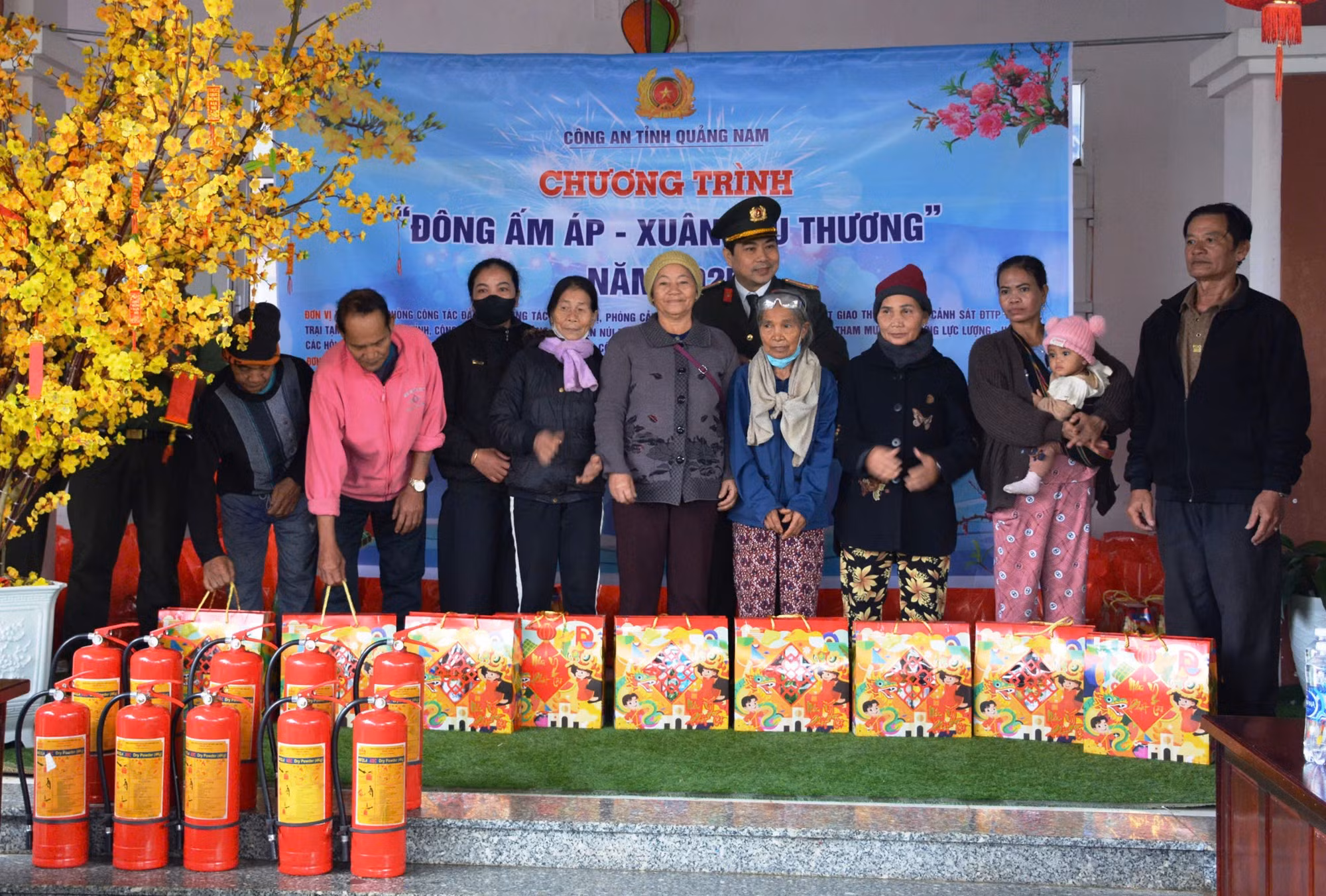 Gần 260 triệu đồng tổ chức chương trình “Đông ấm áp, Xuân yêu thương” -0