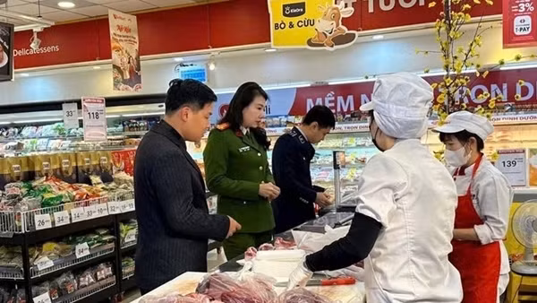 Hà Nội tăng cường kiểm tra an toàn thực phẩm dịp Tết và lễ hội