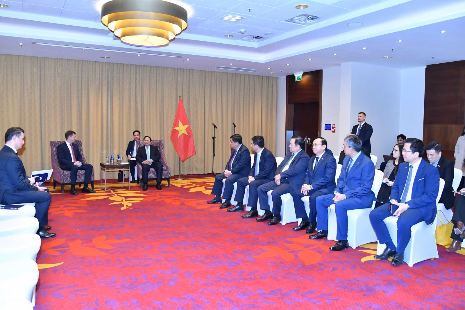 Thủ tướng khuyến khích tập đoàn hàng không quốc gia Ba Lan mở lại đường bay tới Việt Nam -0