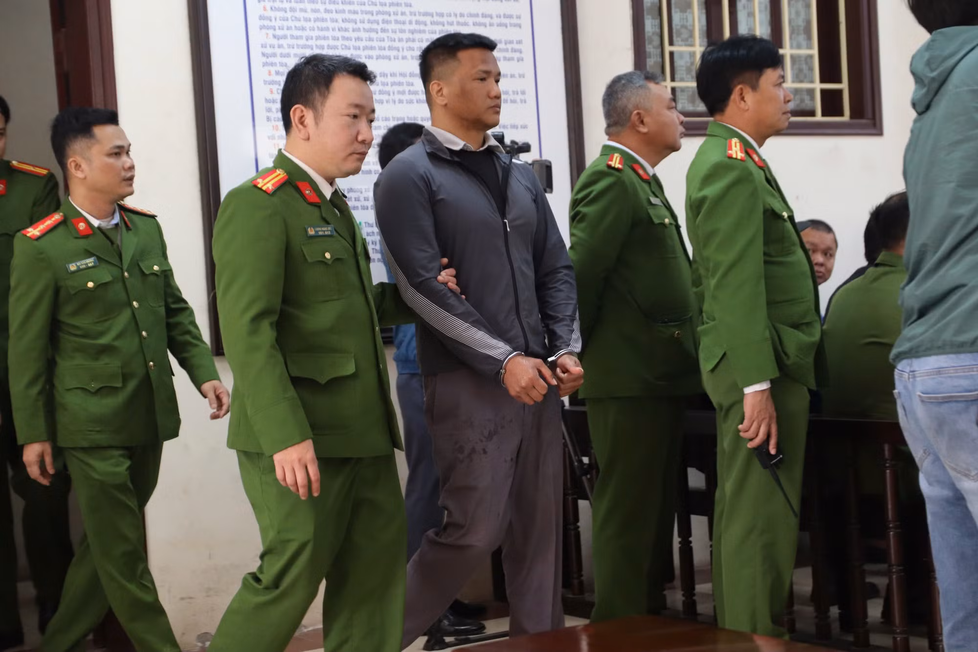Cựu Đại biểu Quốc hội Lưu Bình Nhưỡng bị tuyên phạt 13 năm tù -0
