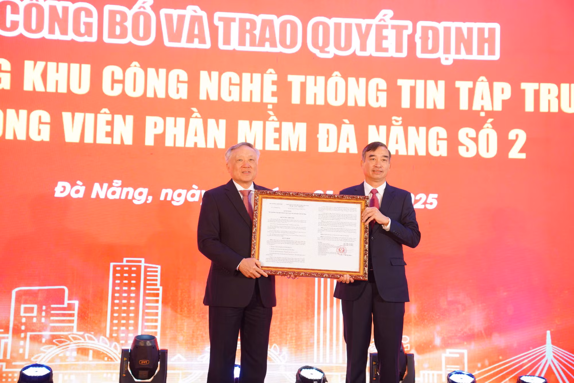 Phó thủ tướng Nguyễn Hòa Bình dự khai trương Khu Công nghệ thông tin tập trung Công viên phần mềm Đà Nẵng số 2 -0