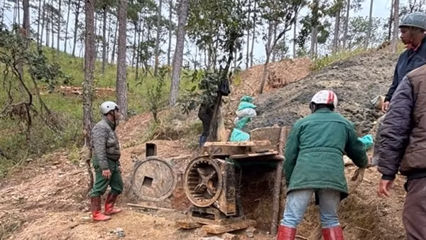 Truy quét “thiếc tặc” ở vùng núi cao Lâm Đồng